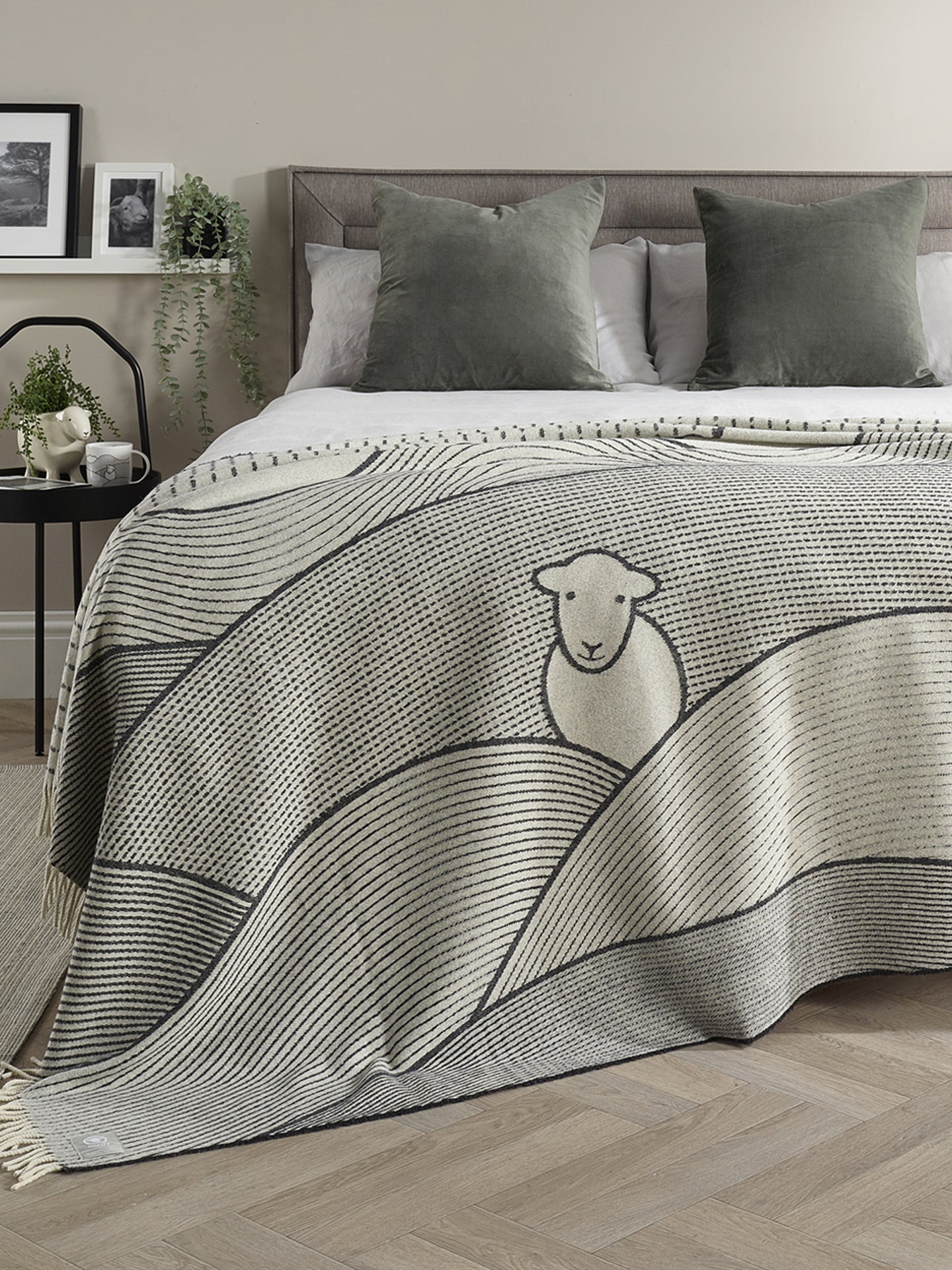 Line Recycled Wool Throw